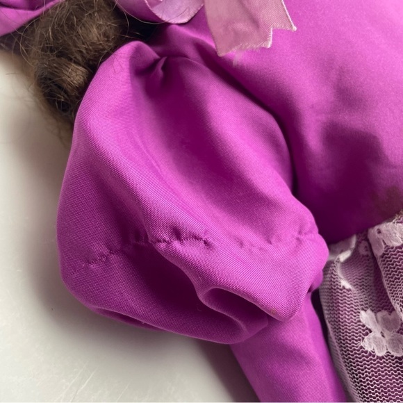 Vintage Musical Porcelain Heritage Doll Brunette Long Hair - Picture 8 of 16